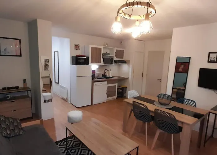 De L'isard Bleu, Dans De Tourisme 3 Etoiles *