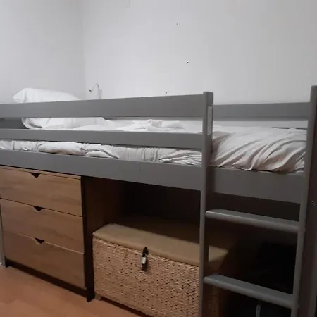 De L'isard Bleu, Dans De Tourisme 3 Etoiles